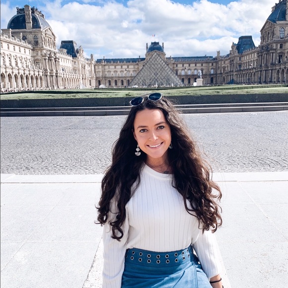 Meet Your Posher, Claire ! - Picture 2 of 4